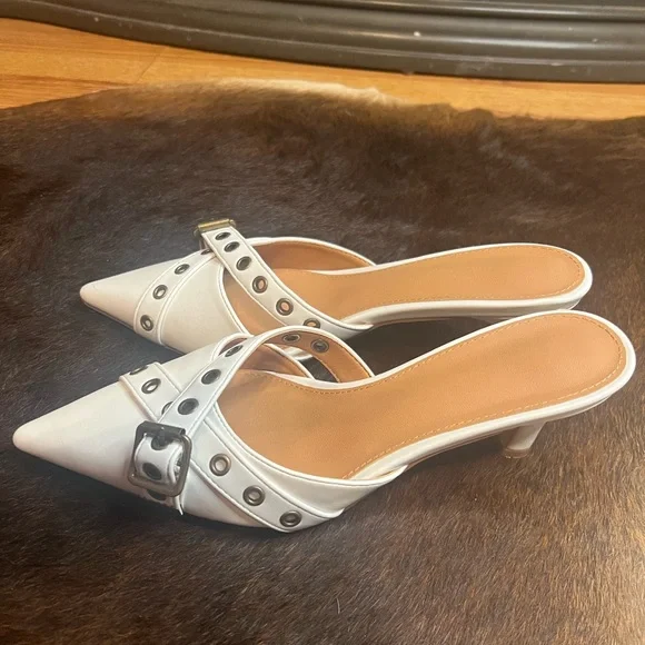 White and Brown Crisscross Heels - Picture 4 of 7